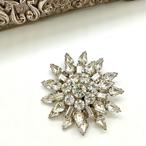 Vintage Clear Rhinestone Brooch - Picture 8 of 10